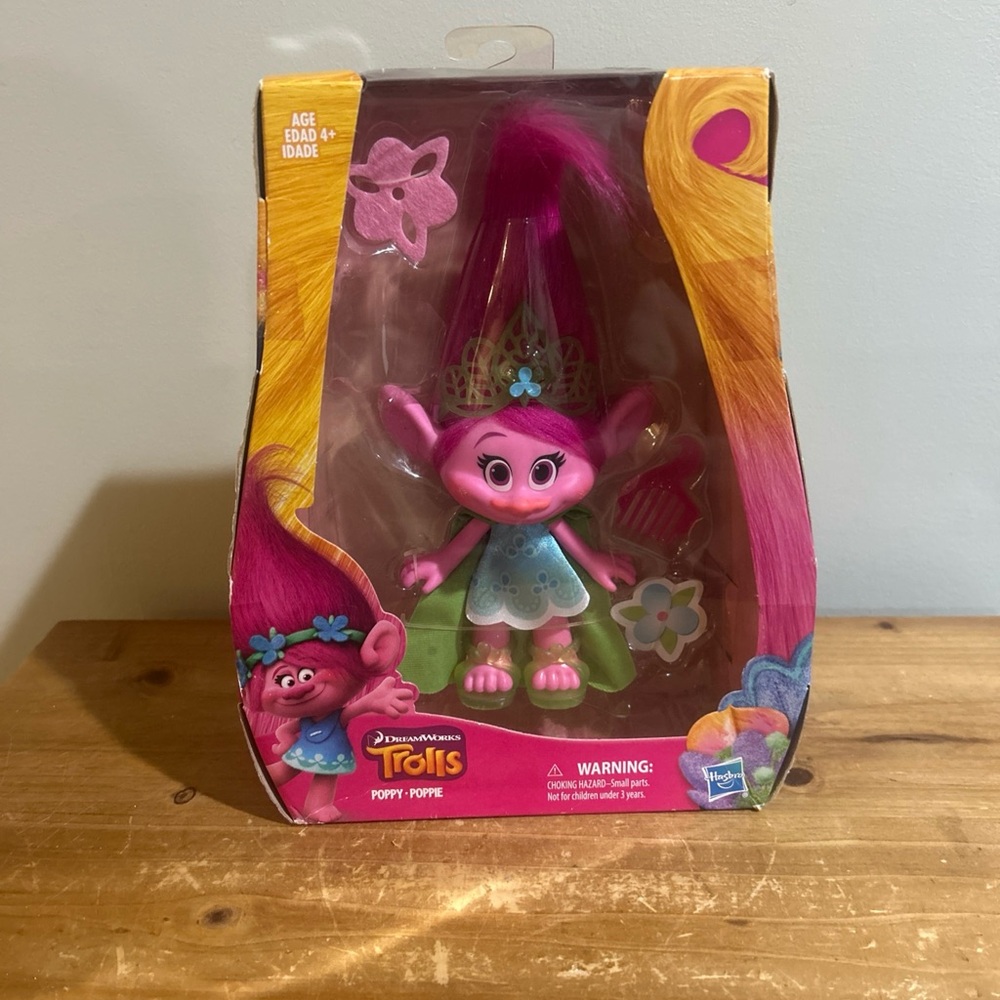 DreamWorks Trolls Poppy Figure with Pink Hair NIB